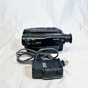 Sony CCD-TR70 8mm Video8 Camera Camcorder VCR Video Player/AC Adapter